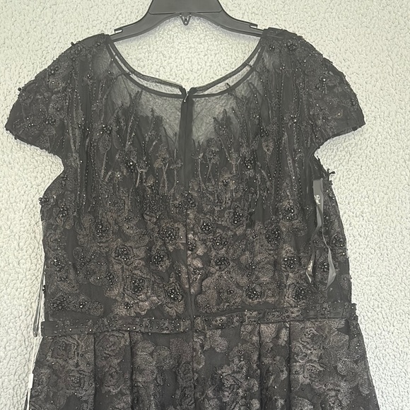Mac Duggal Black Embellished Floral Cap Sleeve A Line Gown, Lace Maxi Dress NWT - Picture 11 of 17